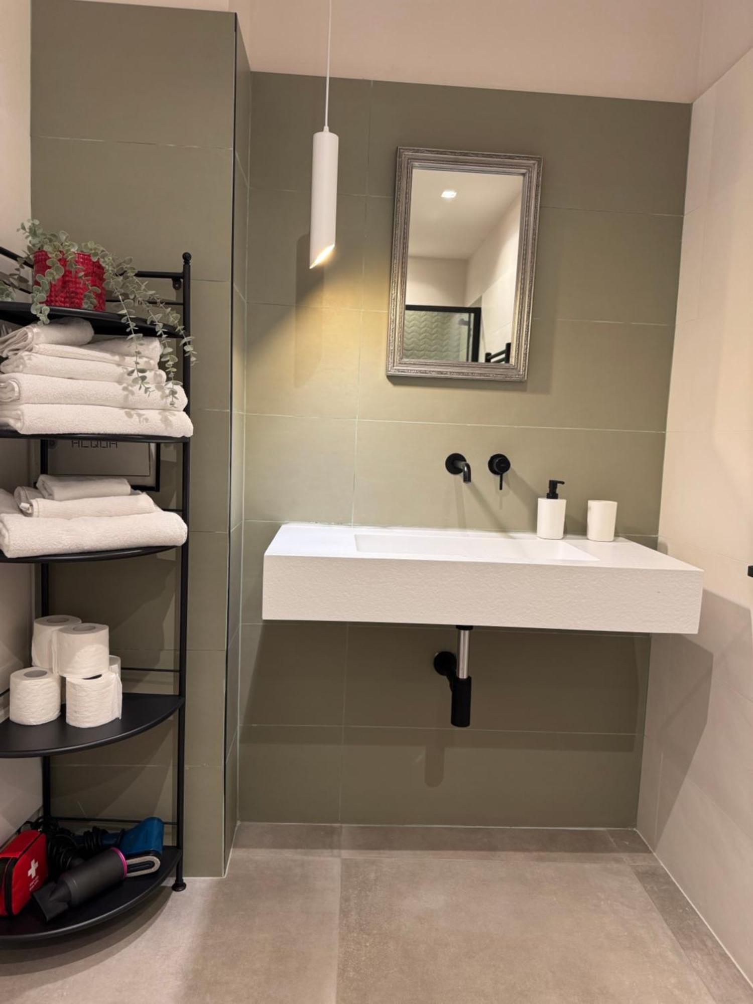 Art N Shelter Apartament Бари Екстериор снимка